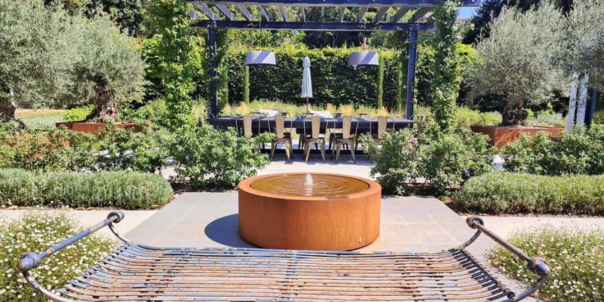 Family Dining And Pergola Garden (Oxshott)